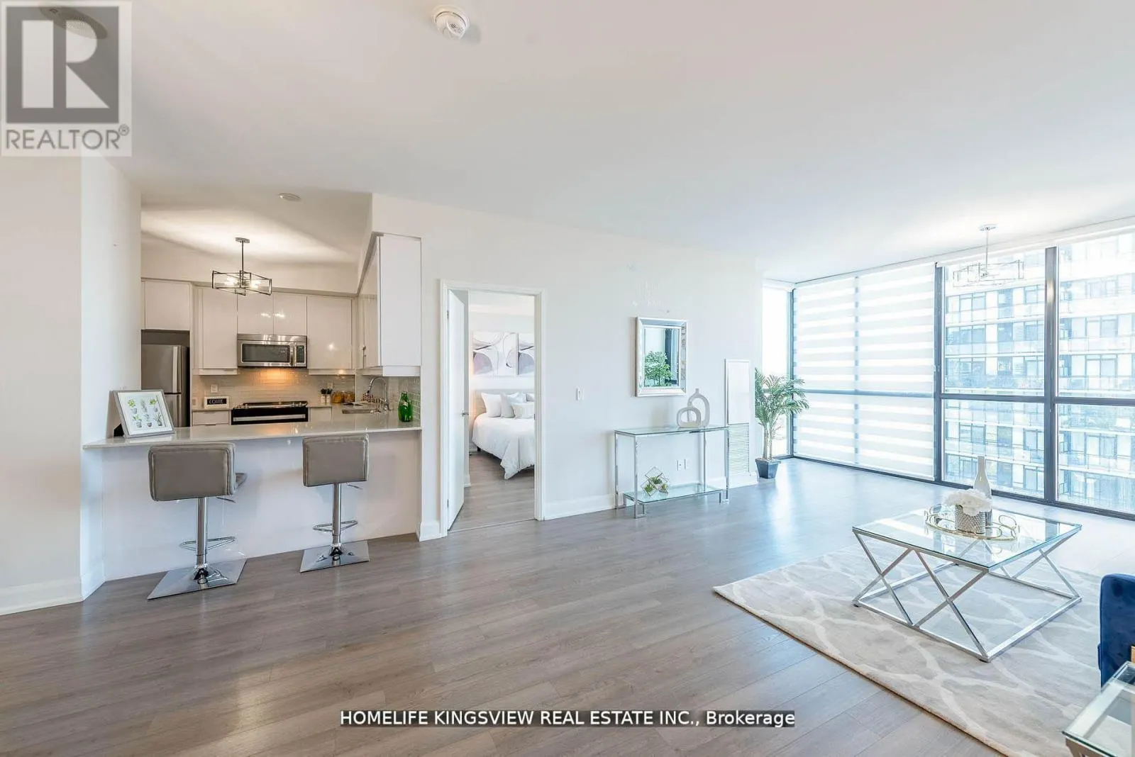 808 - 2910 HIGHWAY 7