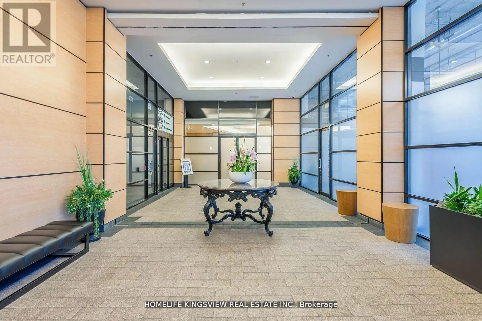 808 - 2910 HIGHWAY 7