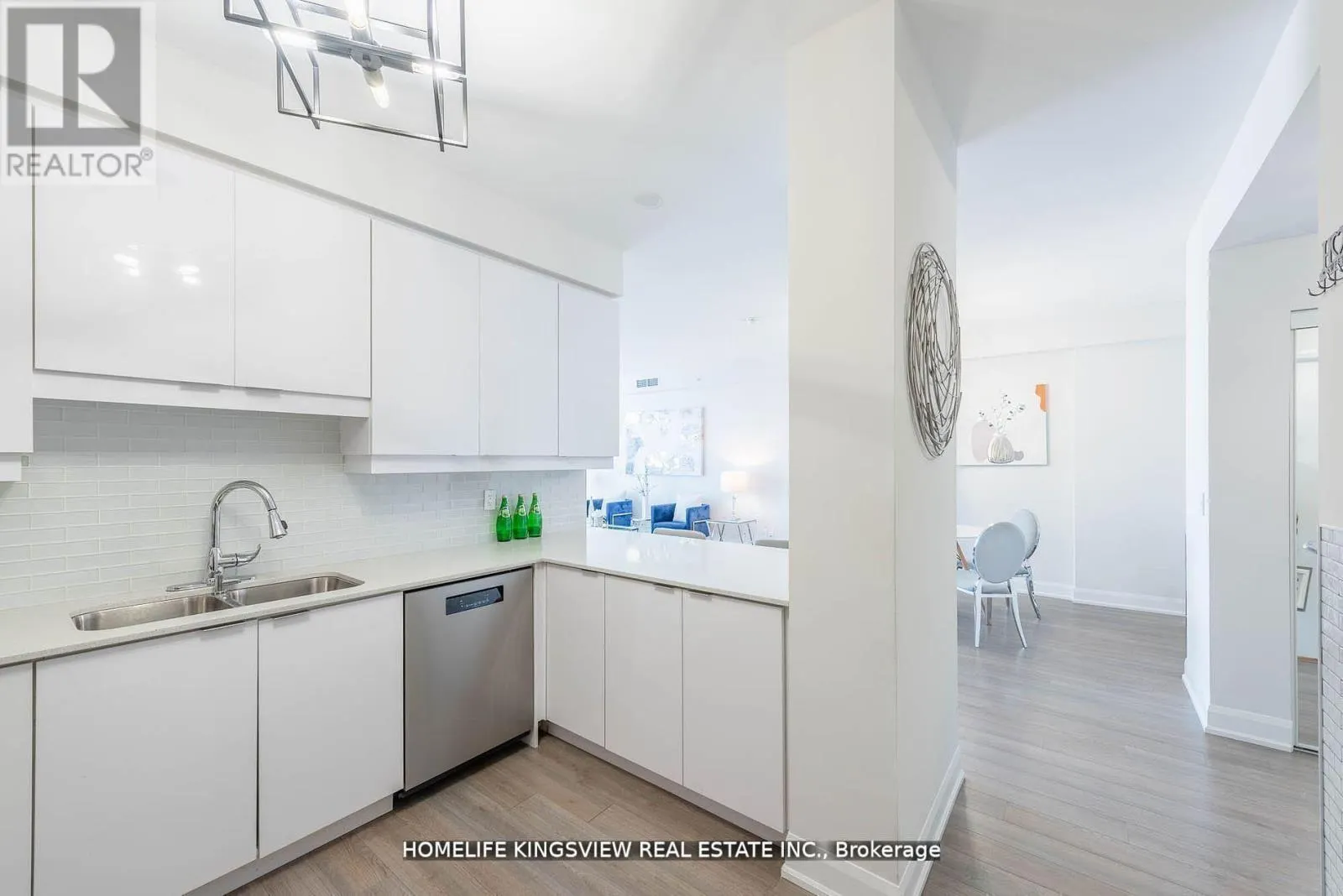 808 - 2910 HIGHWAY 7