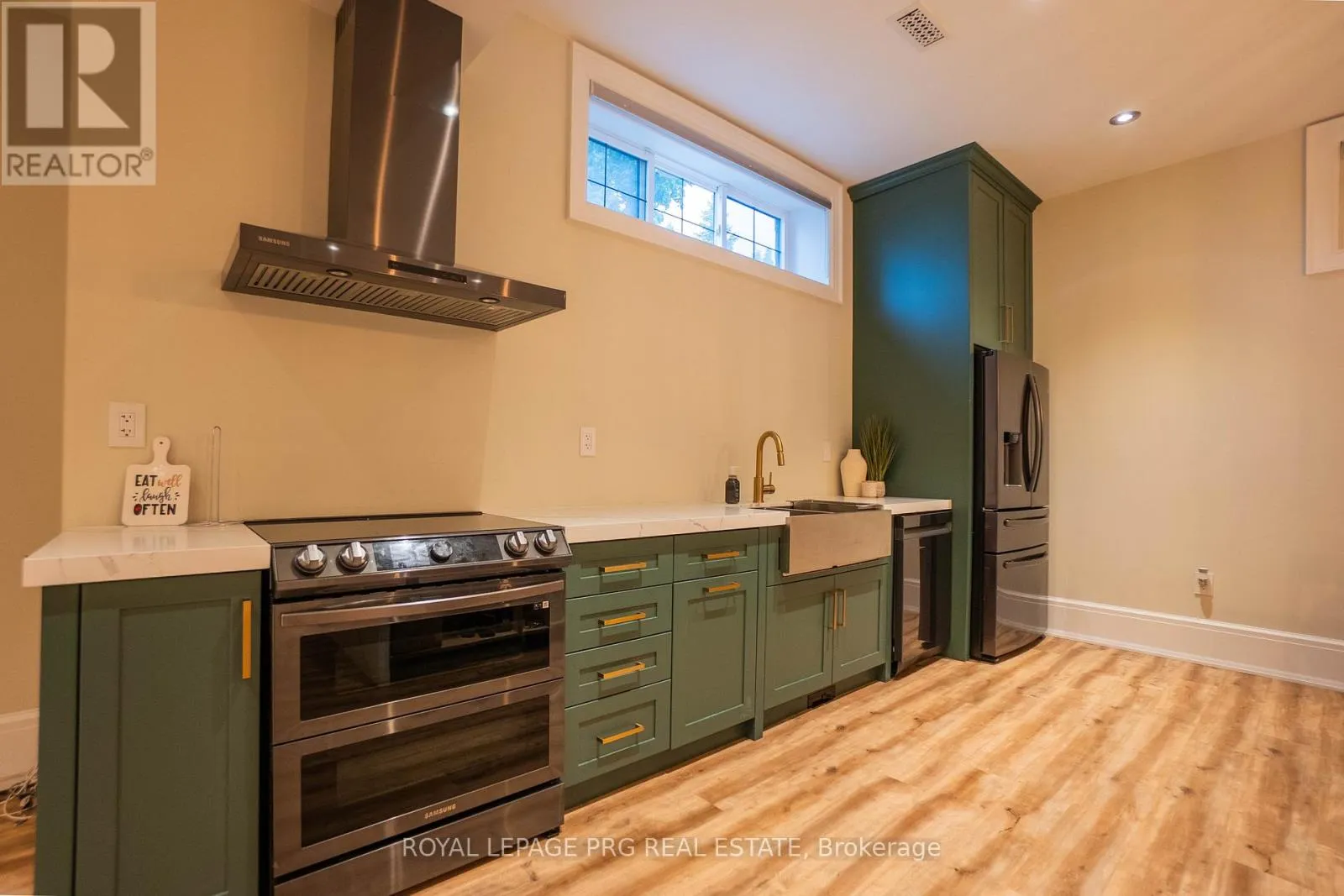 12 HOLLYWOOD CRESCENT