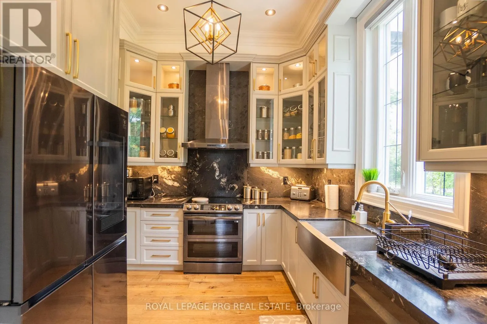 12 HOLLYWOOD CRESCENT