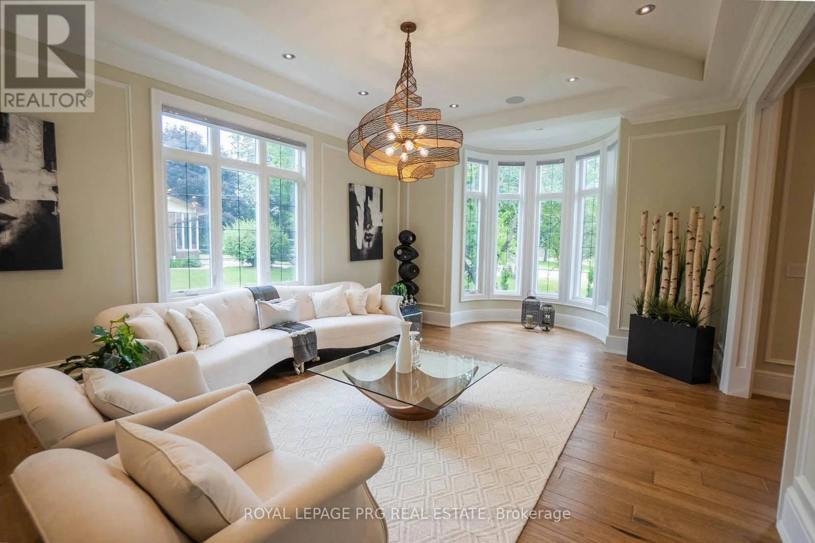 12 HOLLYWOOD CRESCENT