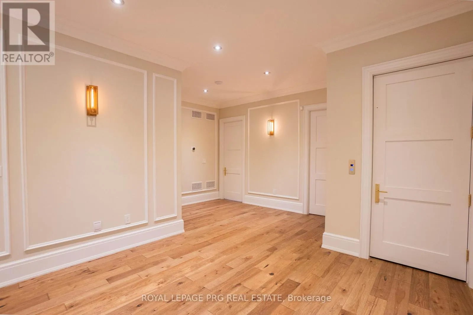 12 HOLLYWOOD CRESCENT