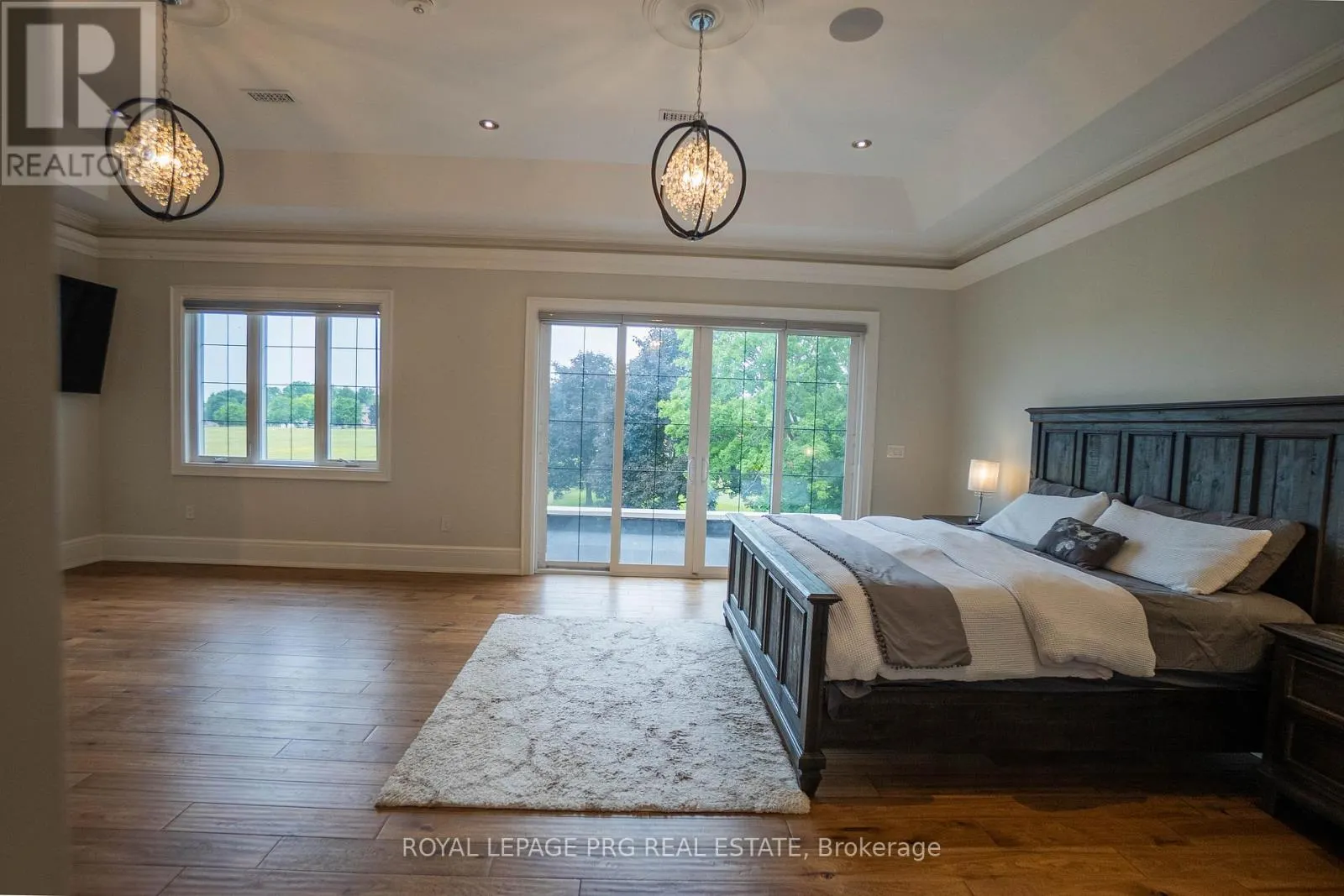 12 HOLLYWOOD CRESCENT