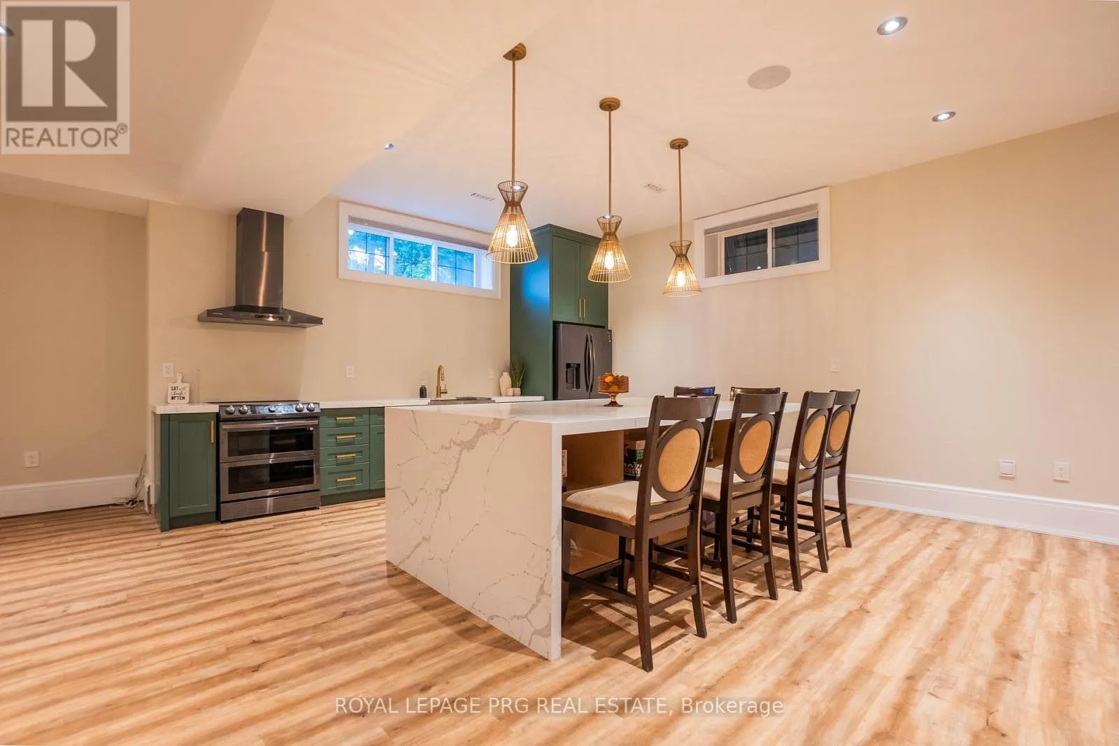 12 HOLLYWOOD CRESCENT