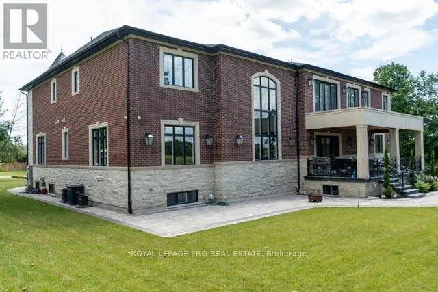 12 HOLLYWOOD CRESCENT