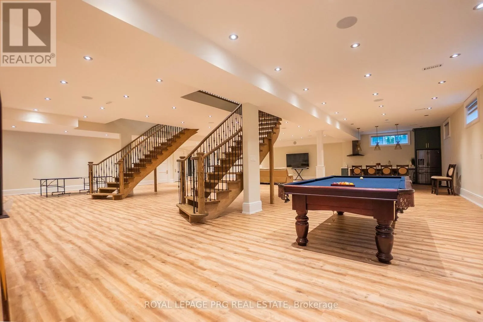 12 HOLLYWOOD CRESCENT