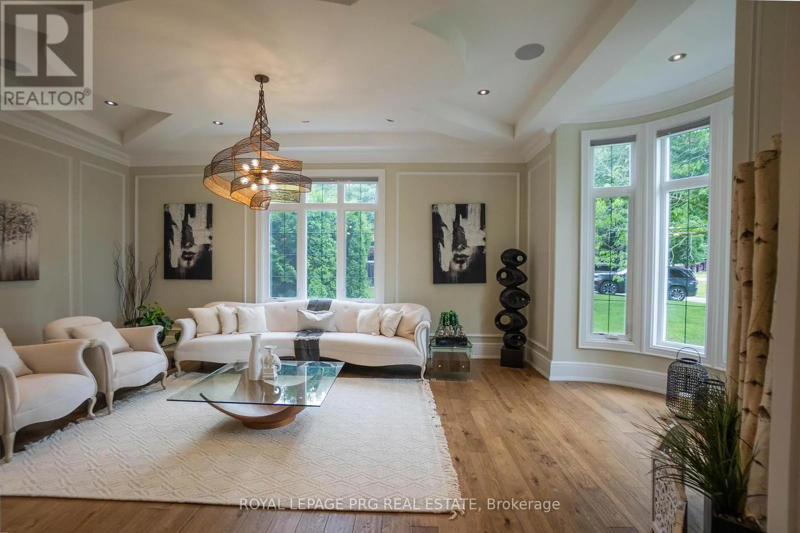 12 HOLLYWOOD CRESCENT