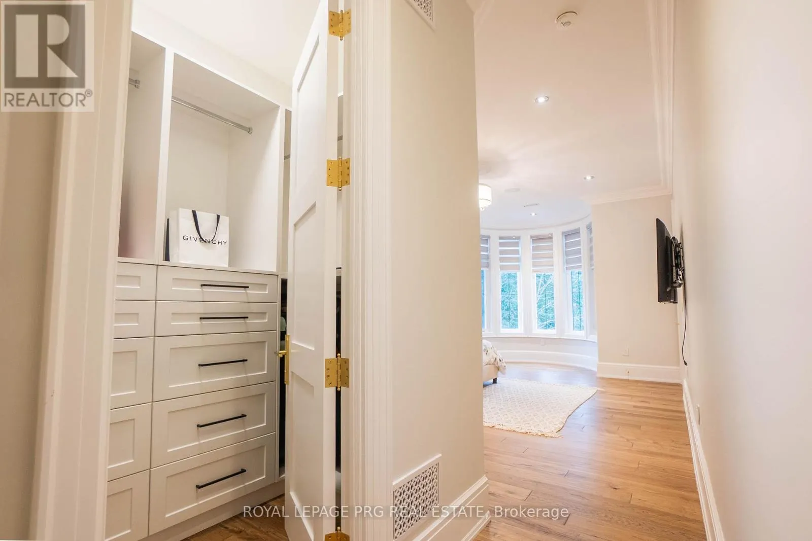 12 HOLLYWOOD CRESCENT