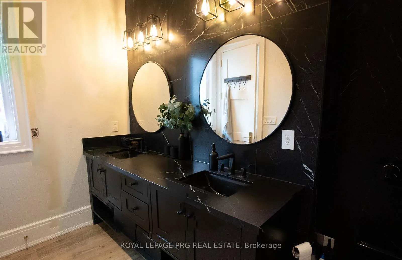 12 HOLLYWOOD CRESCENT