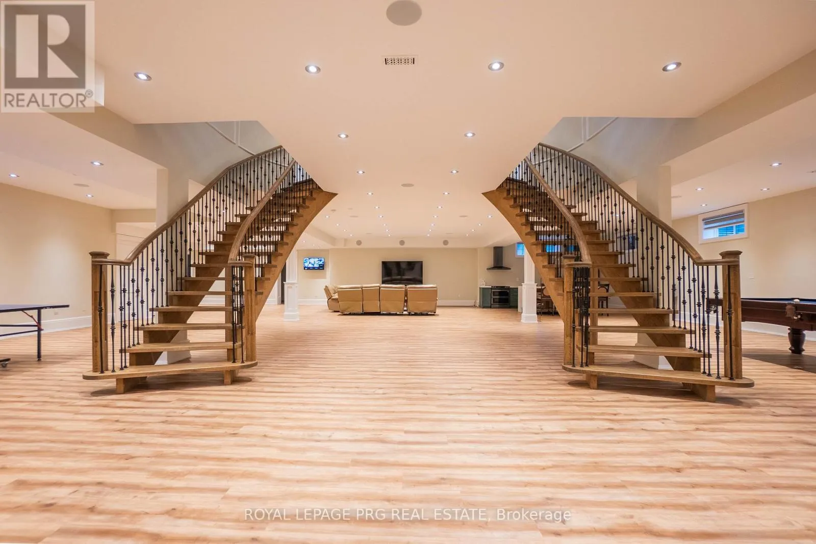 12 HOLLYWOOD CRESCENT