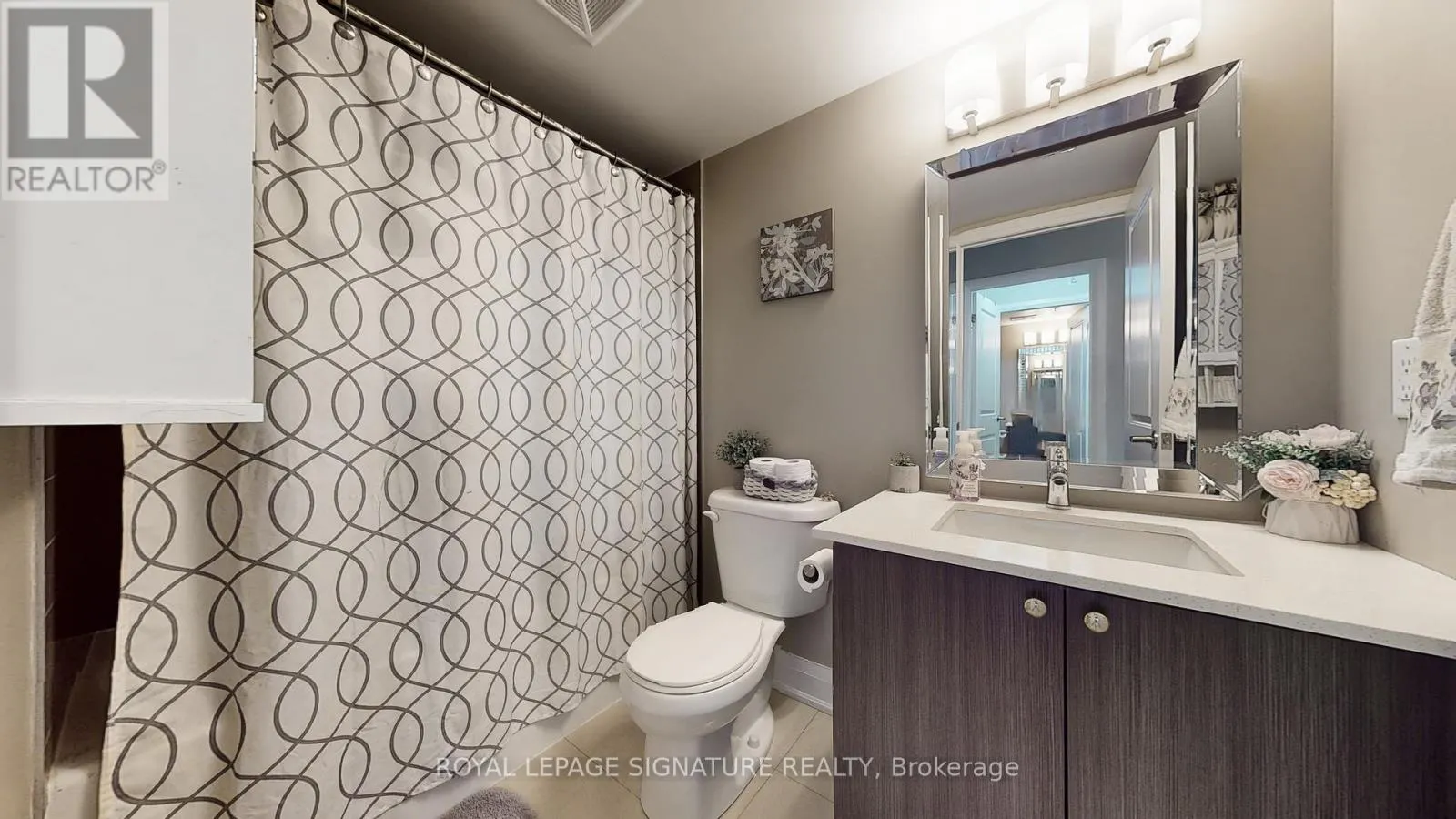 105 - 12 WOODSTREAM BOULEVARD