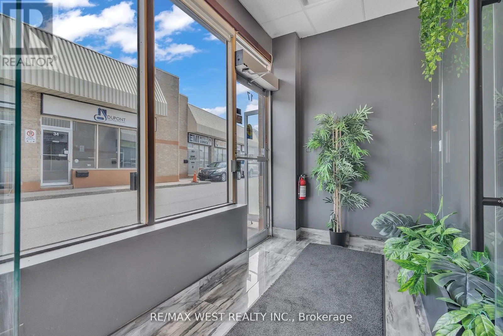 17&18 - 418 HANLAN ROAD