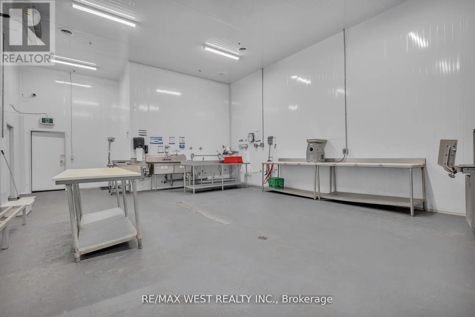 17&18 - 418 HANLAN ROAD