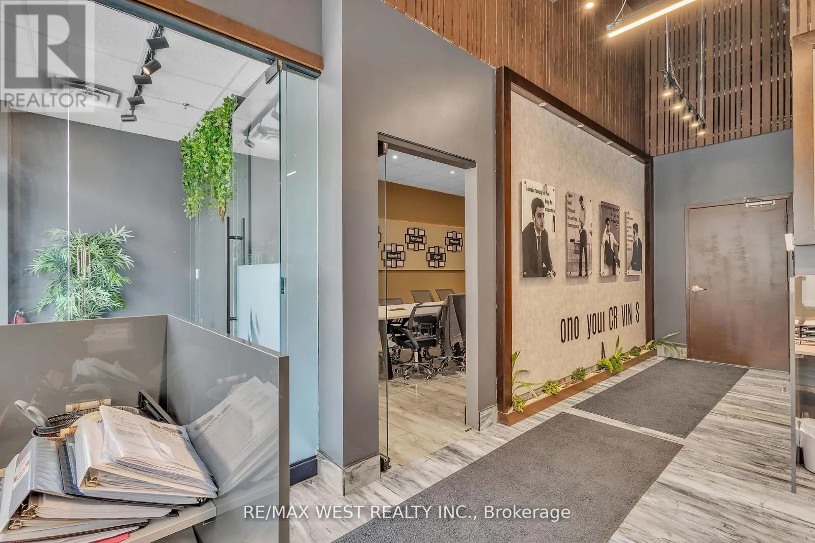 17&18 - 418 HANLAN ROAD