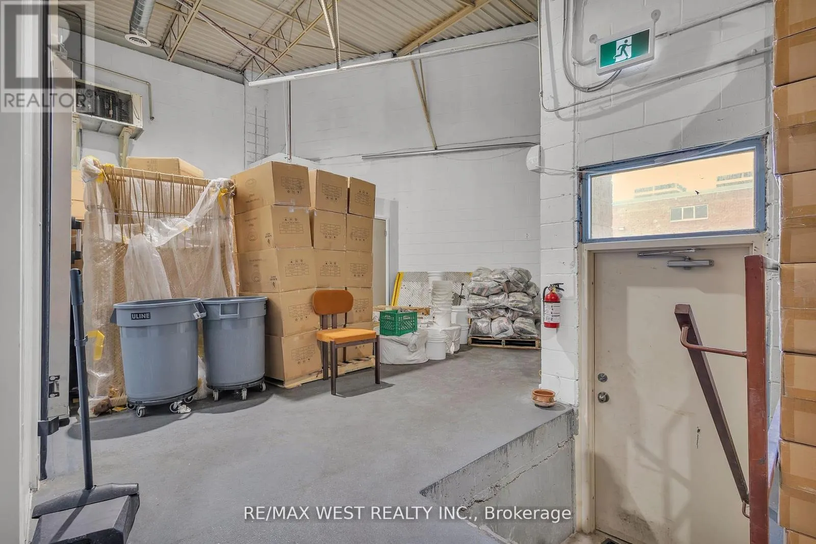 17&18 - 418 HANLAN ROAD