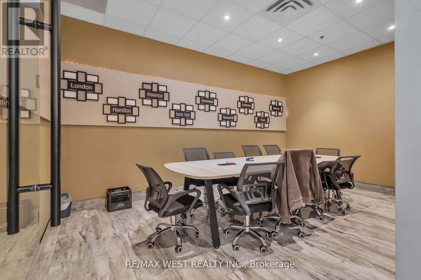 17&18 - 418 HANLAN ROAD