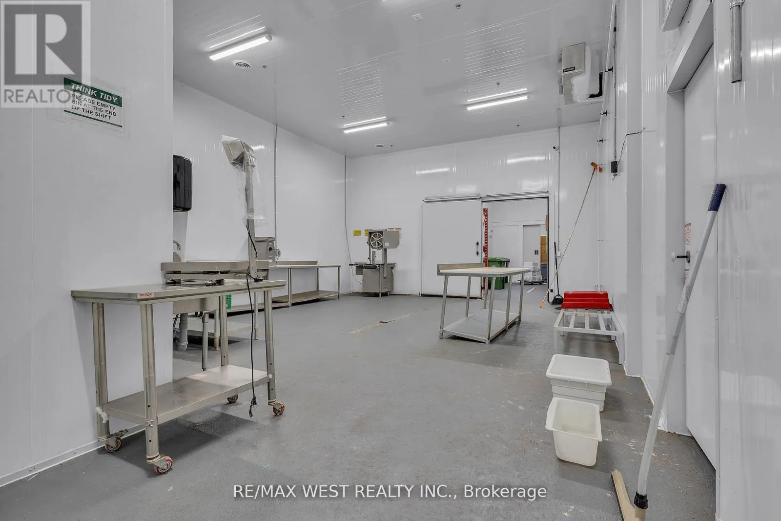 17&18 - 418 HANLAN ROAD