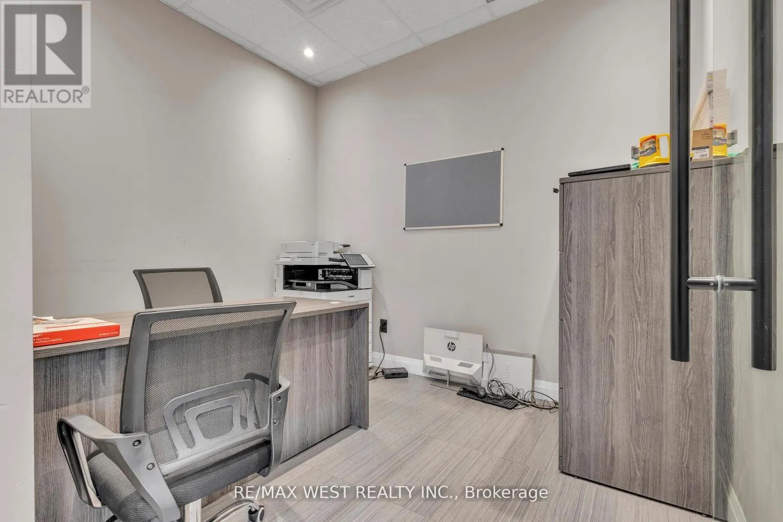 17&18 - 418 HANLAN ROAD