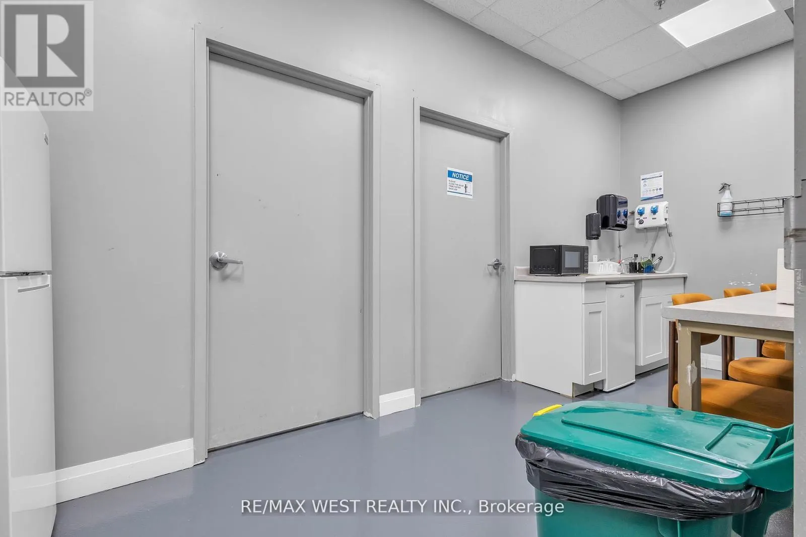 17&18 - 418 HANLAN ROAD