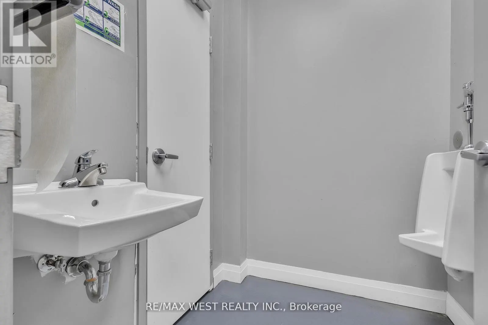 17&18 - 418 HANLAN ROAD