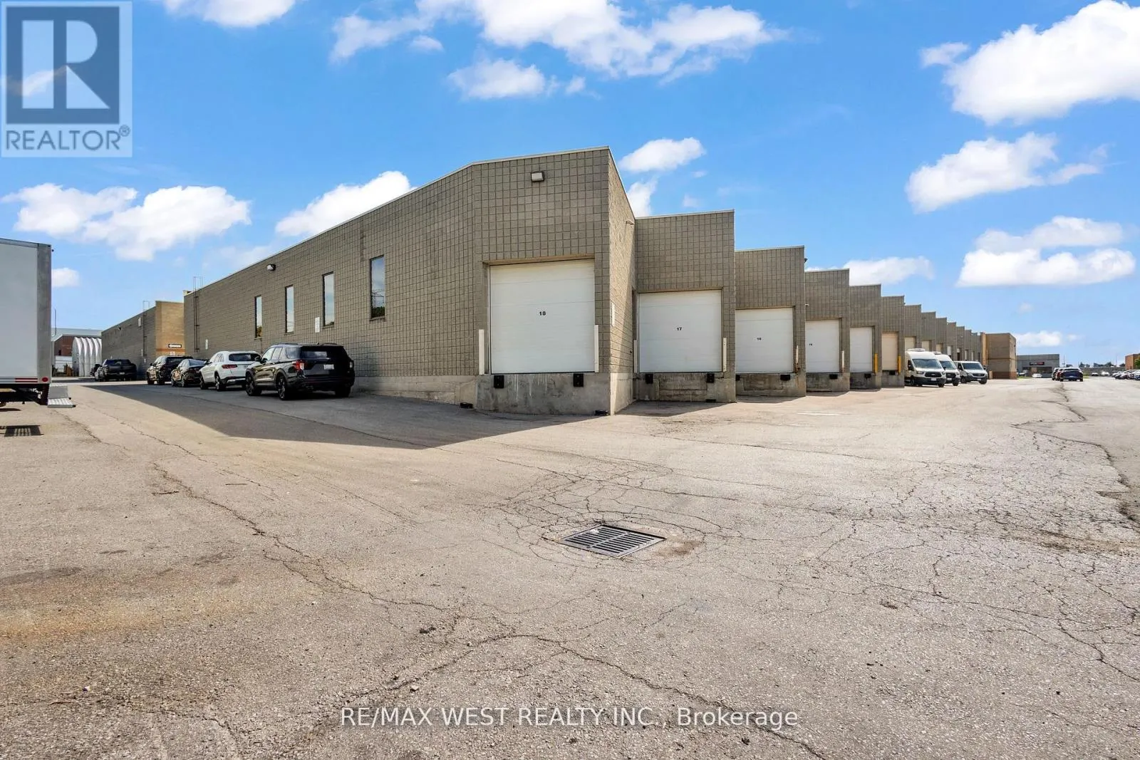 17&18 - 418 HANLAN ROAD