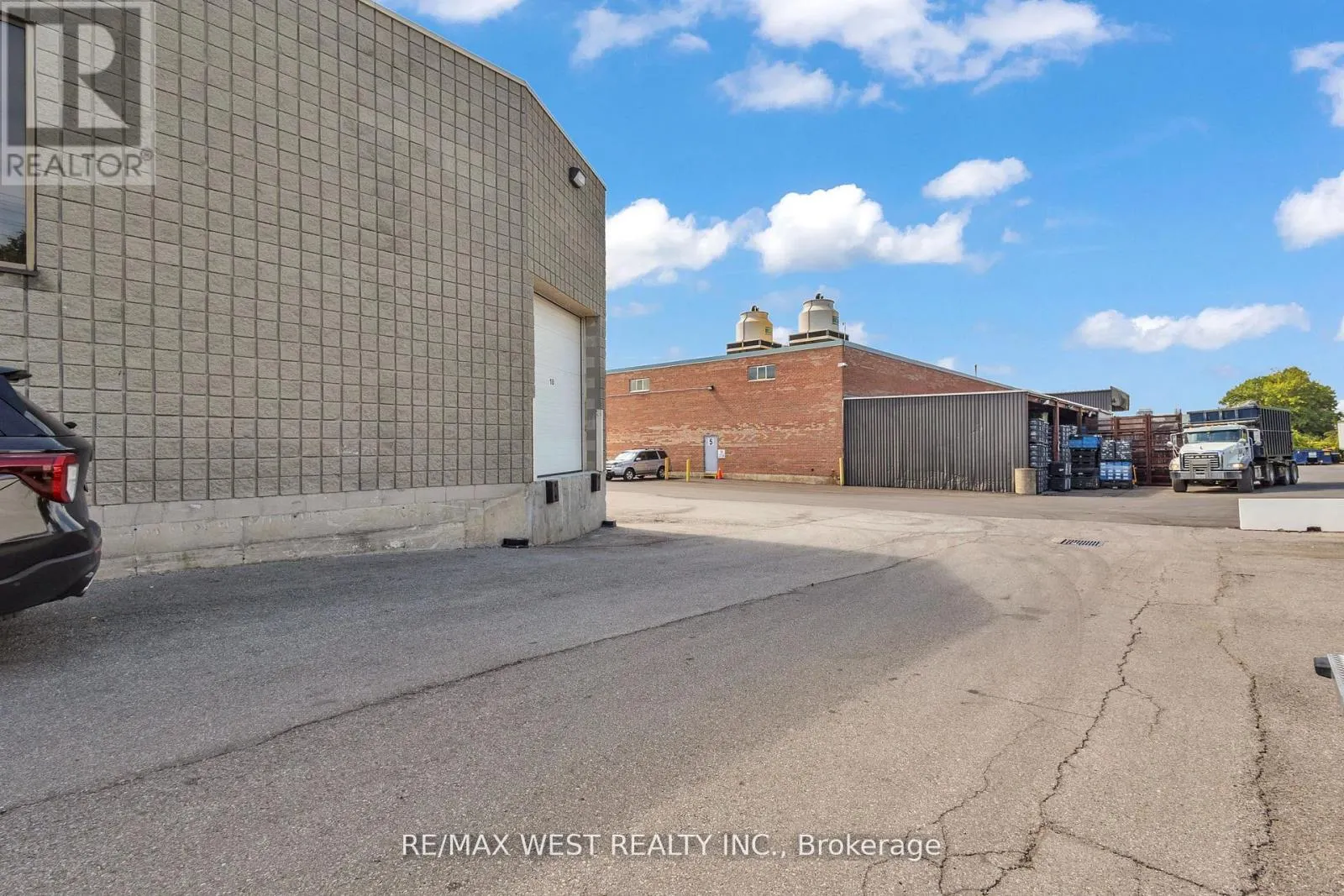 17&18 - 418 HANLAN ROAD