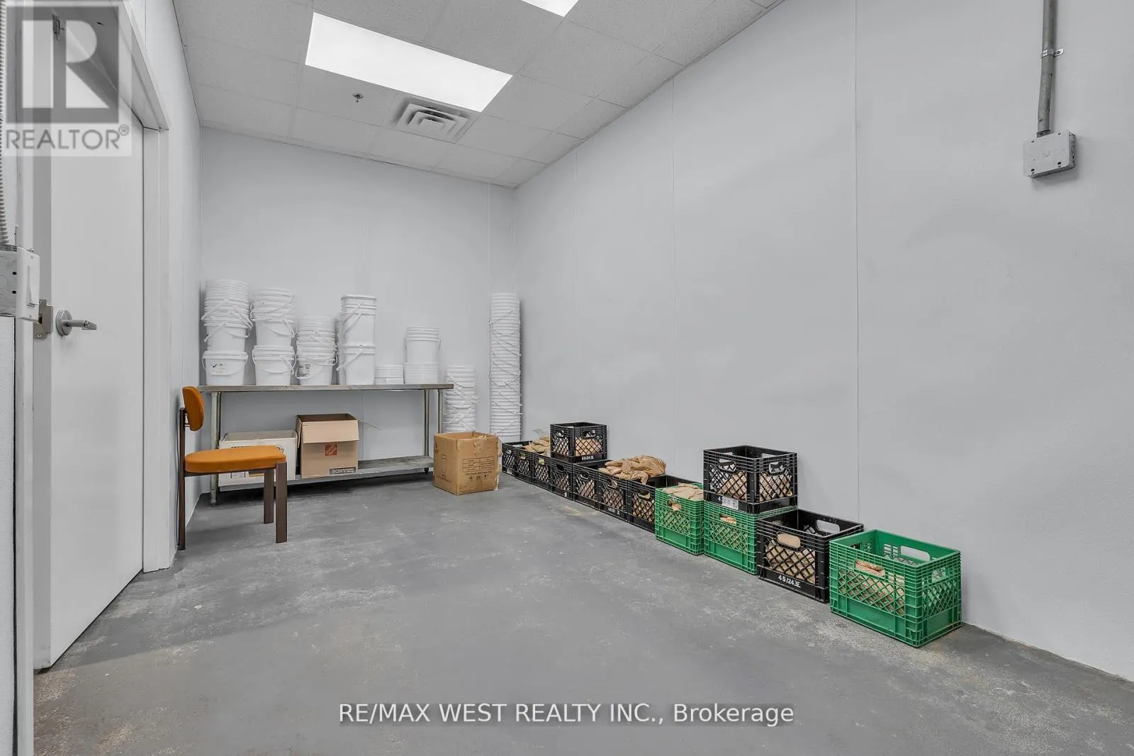 17&18 - 418 HANLAN ROAD