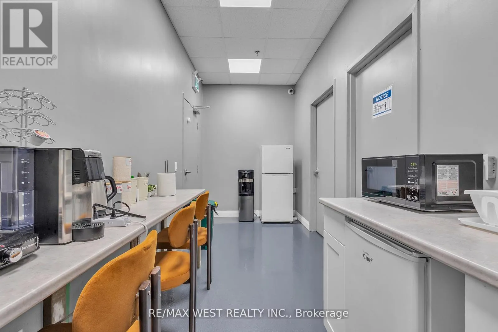 17&18 - 418 HANLAN ROAD