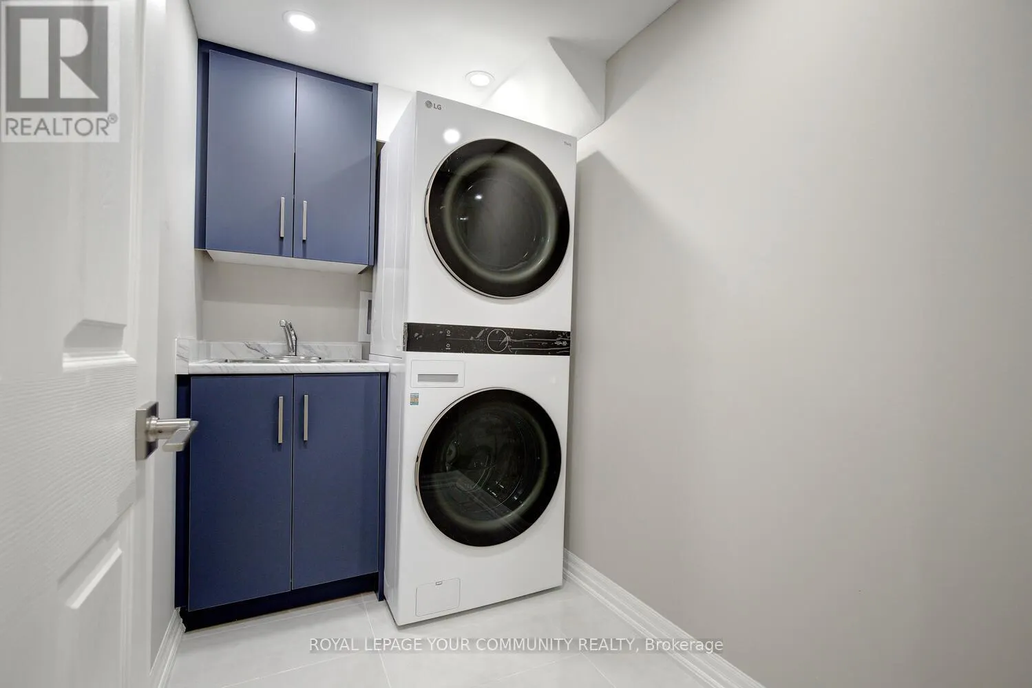 167 SIR SANFORD FLEMING WAY