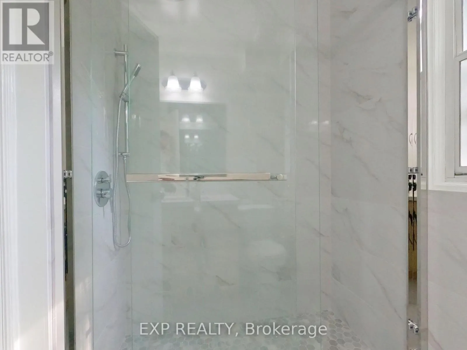 MAIN LV - 101 ROSEVIEW AVENUE