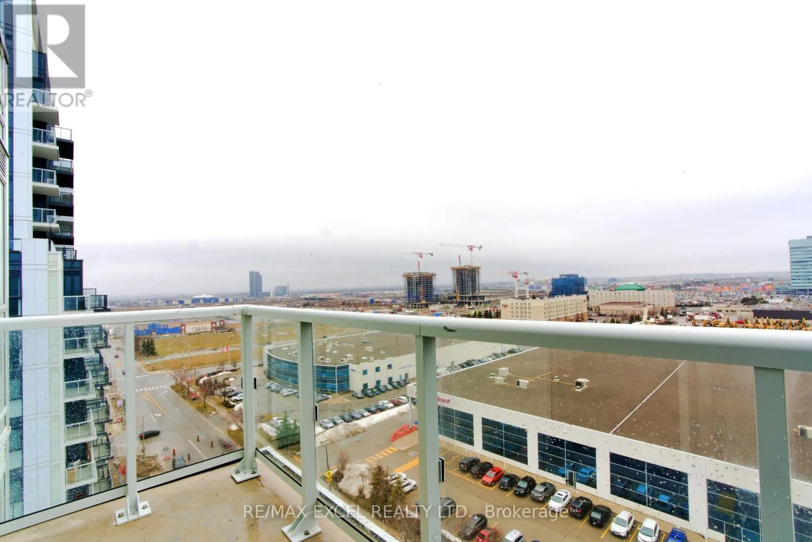 1102 - 38 HONEYCRISP CRESCENT