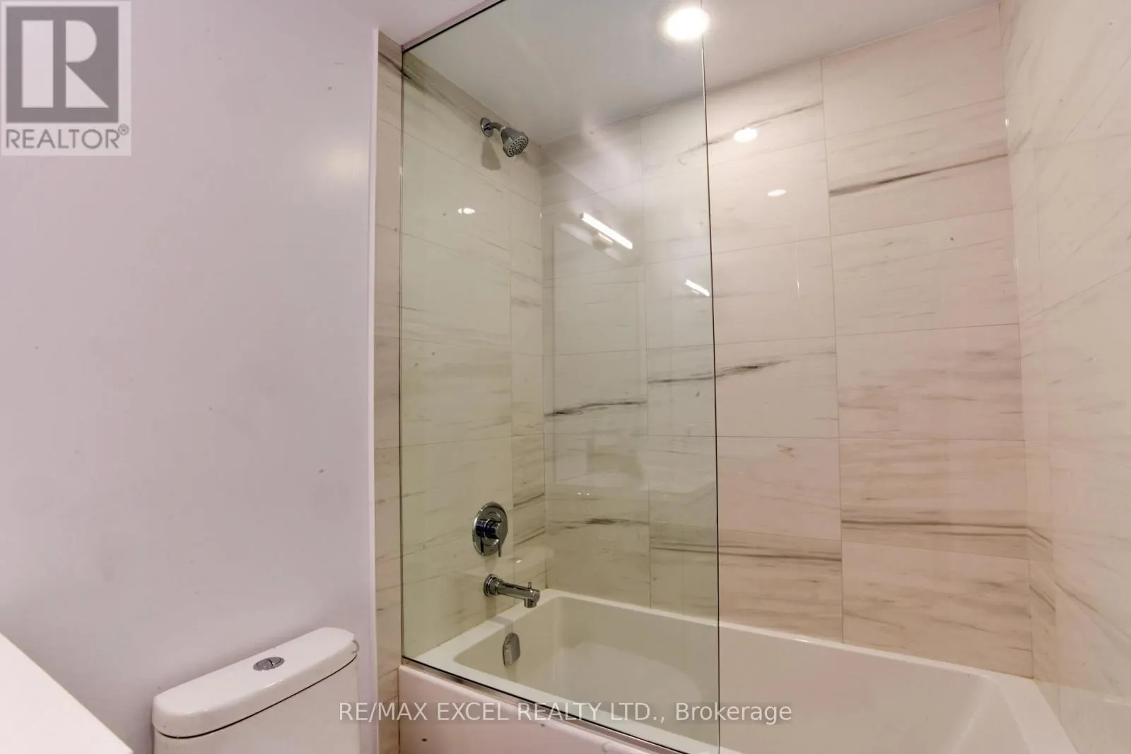 1102 - 38 HONEYCRISP CRESCENT