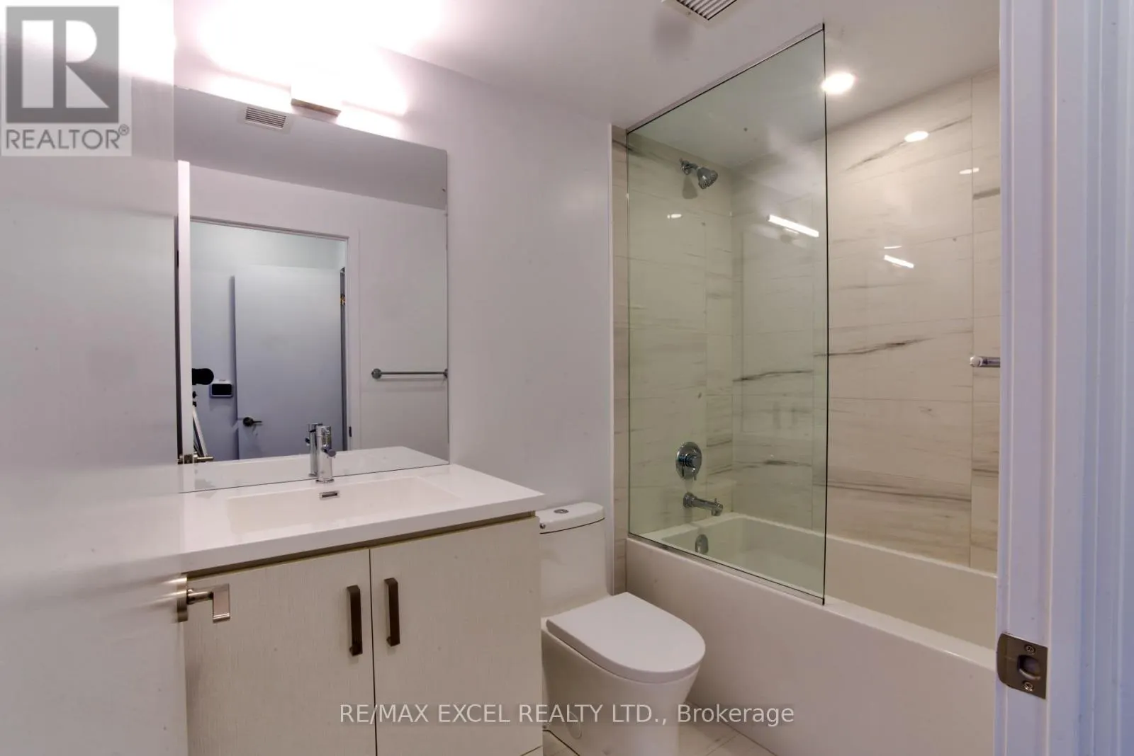 1102 - 38 HONEYCRISP CRESCENT