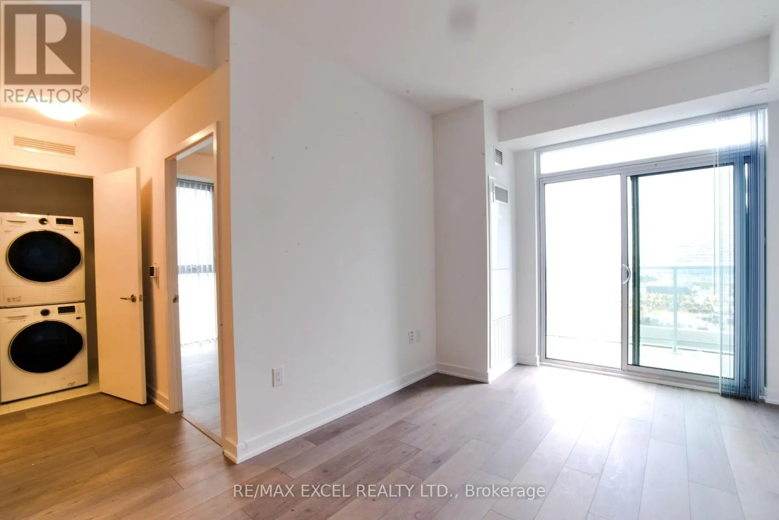 1102 - 38 HONEYCRISP CRESCENT