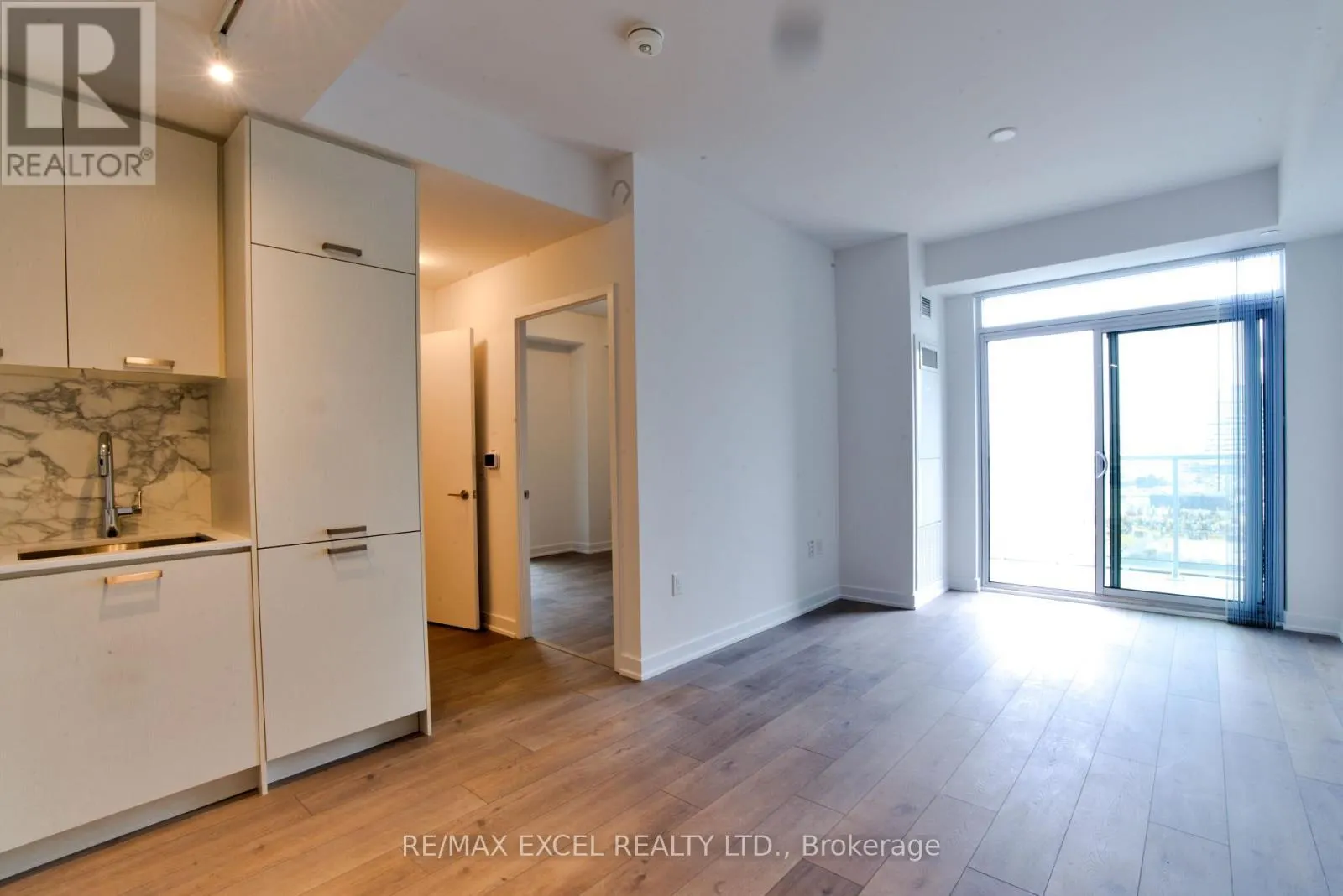 1102 - 38 HONEYCRISP CRESCENT