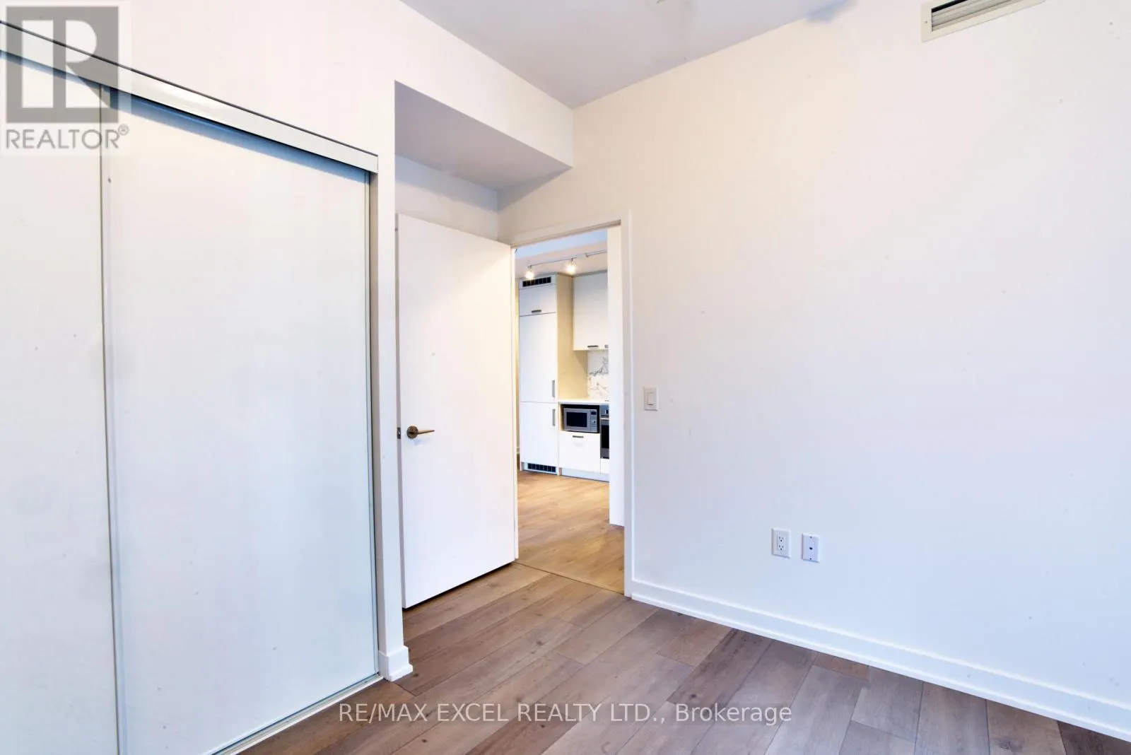 1102 - 38 HONEYCRISP CRESCENT