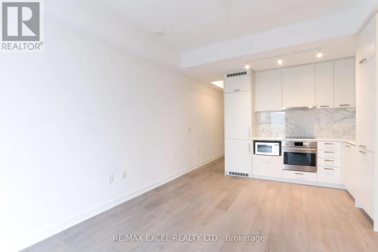 1102 - 38 HONEYCRISP CRESCENT