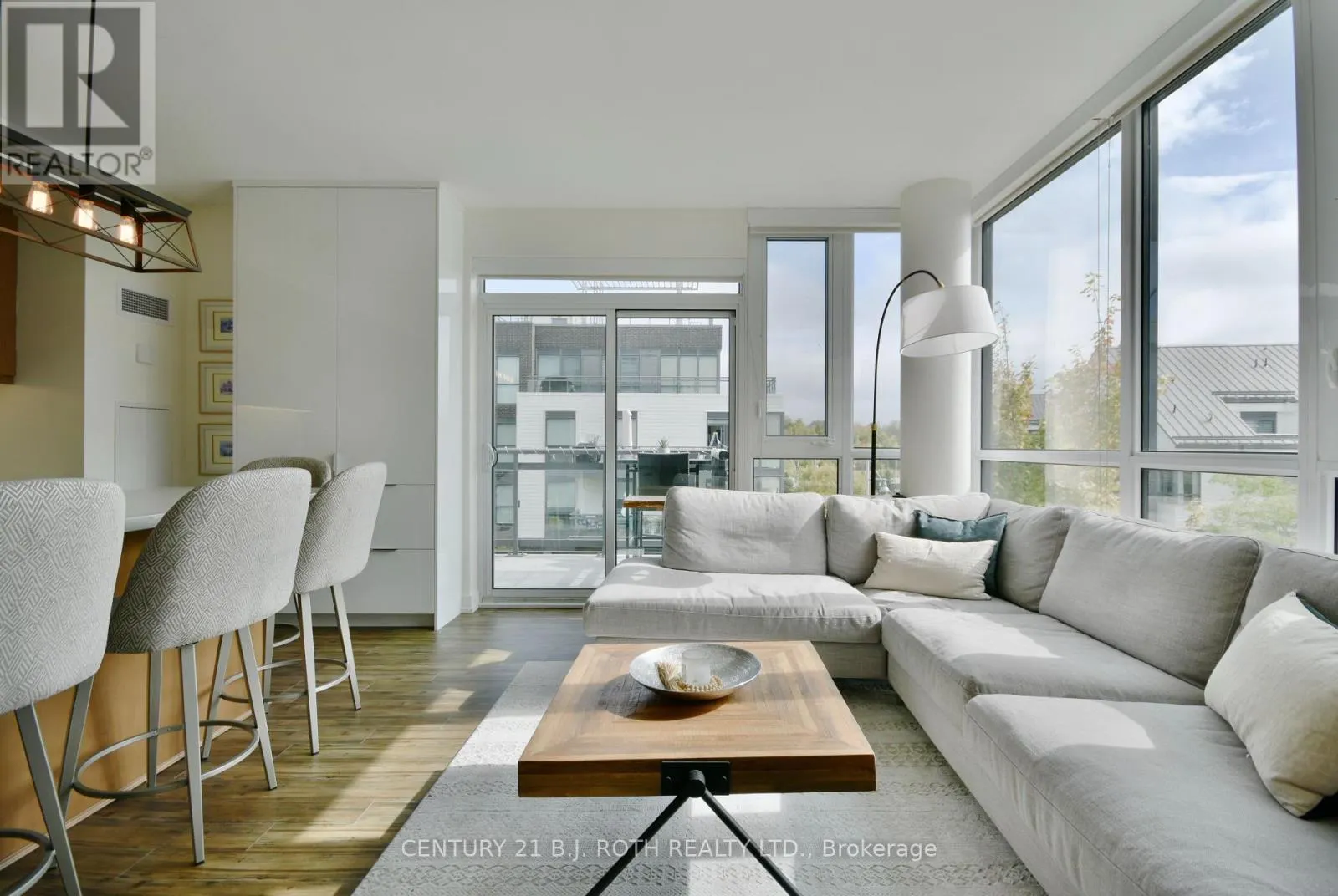 B317 - 271 SEA RAY AVENUE