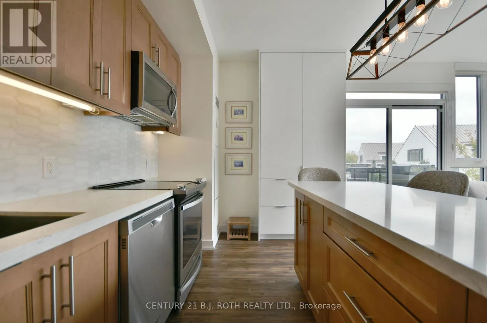 B317 - 271 SEA RAY AVENUE