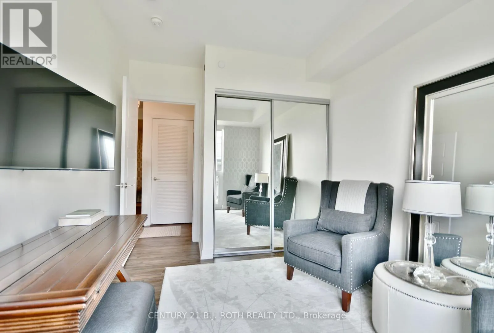 B317 - 271 SEA RAY AVENUE