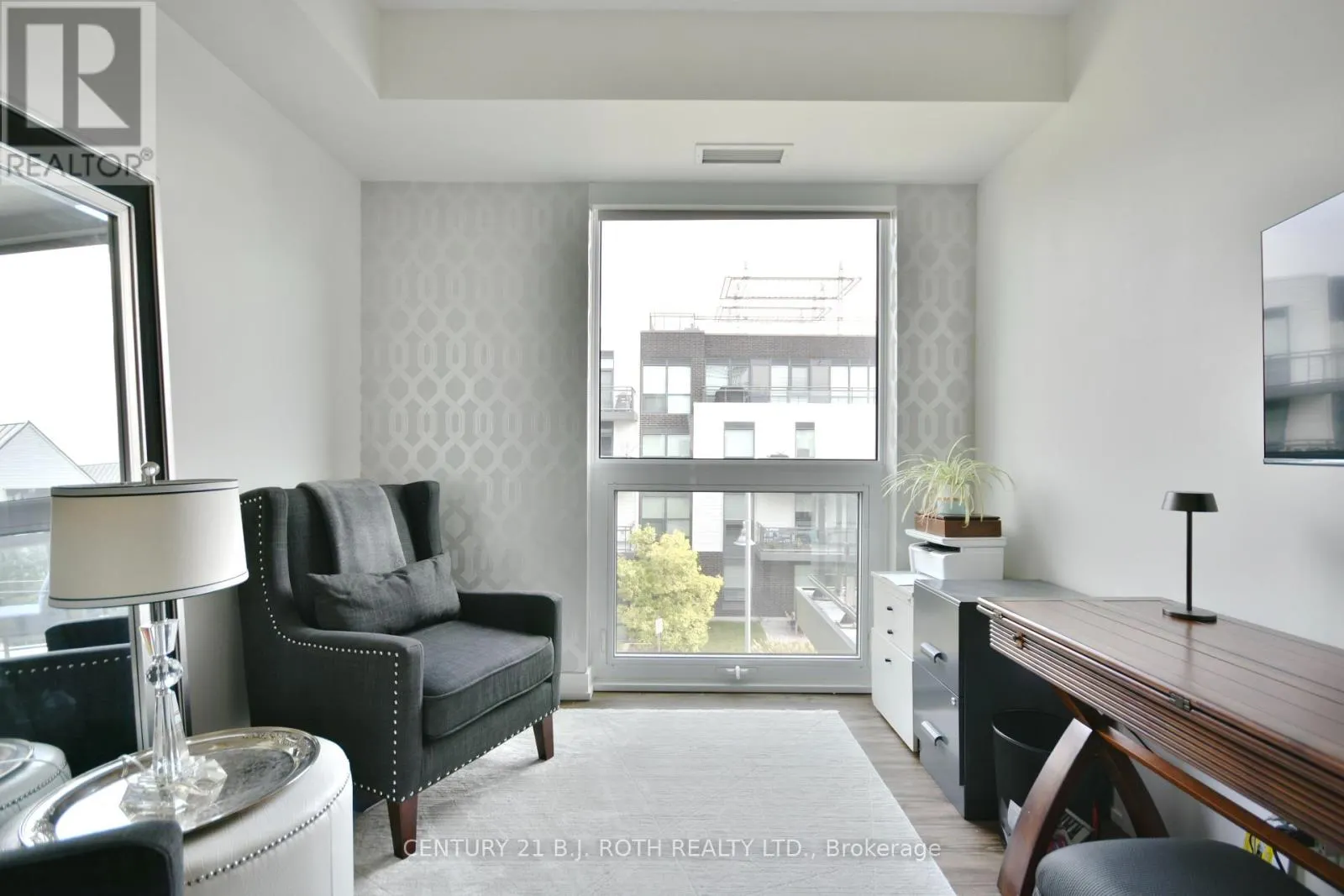 B317 - 271 SEA RAY AVENUE