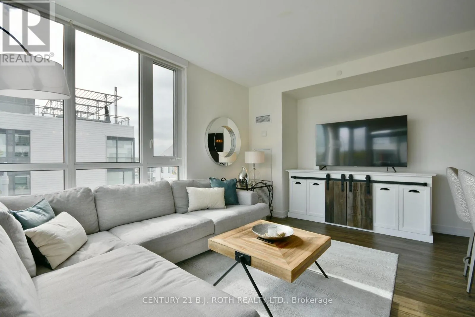 B317 - 271 SEA RAY AVENUE