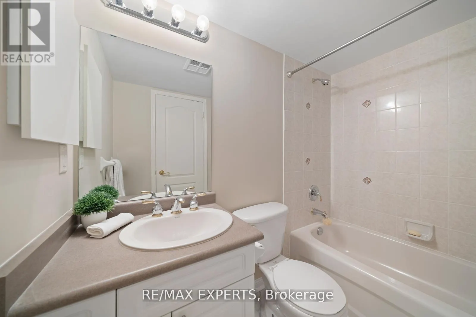 213 - 2500 RUTHERFORD ROAD