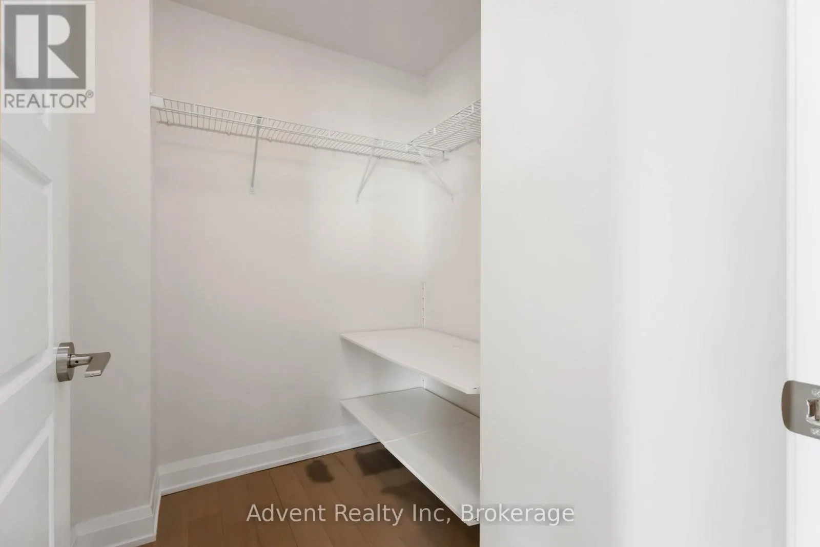 PH06 - 15 WATER WALK DRIVE