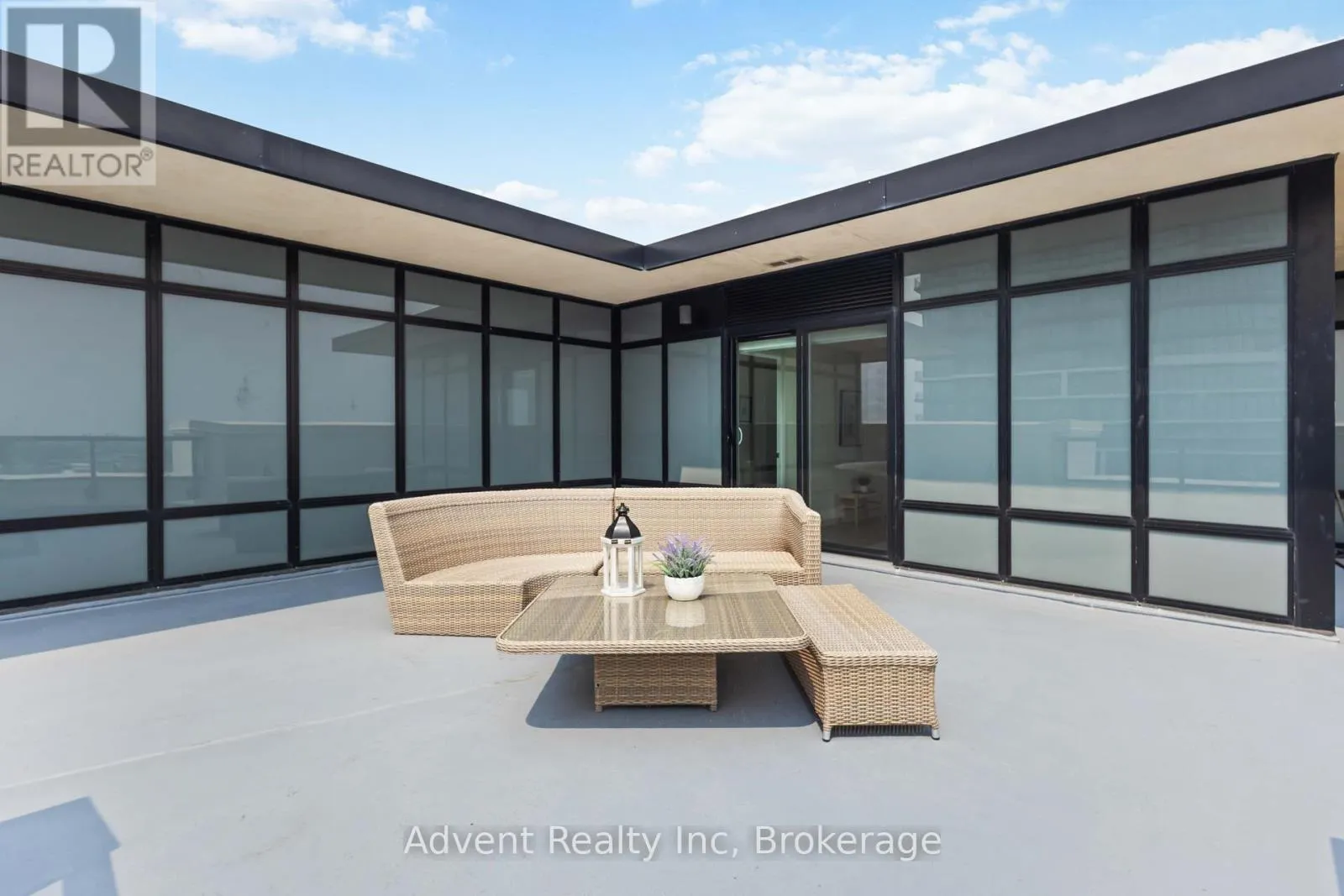 PH06 - 15 WATER WALK DRIVE