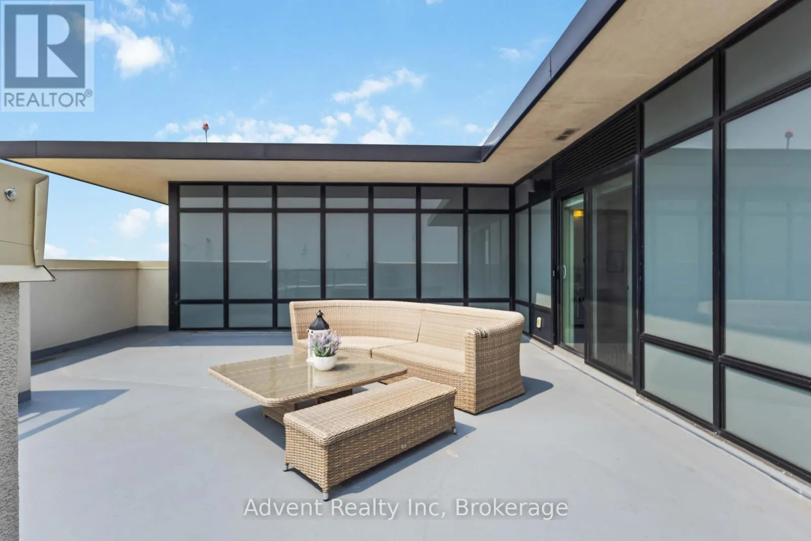 PH06 - 15 WATER WALK DRIVE