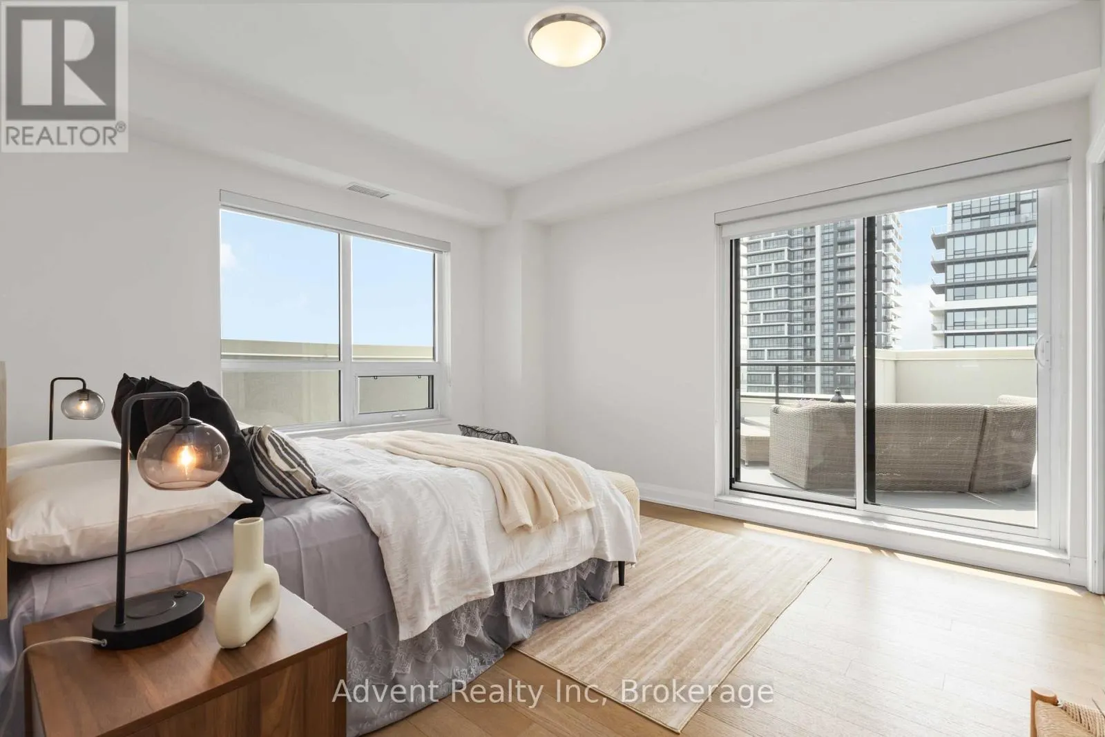 PH06 - 15 WATER WALK DRIVE