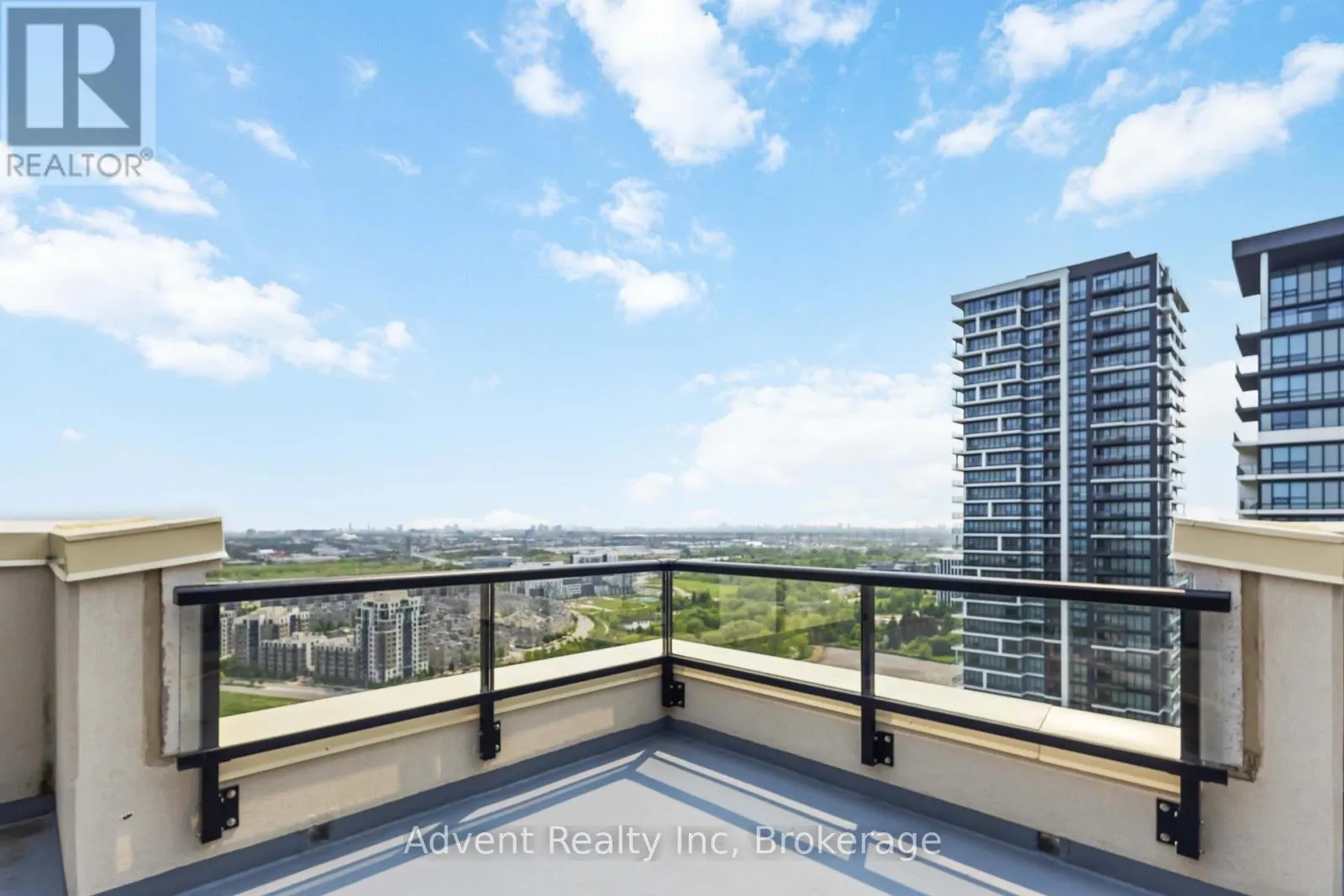 PH06 - 15 WATER WALK DRIVE