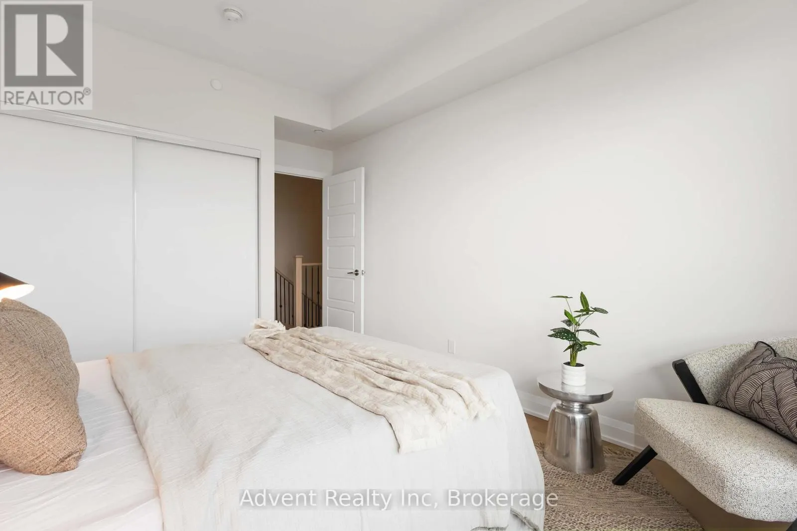 PH06 - 15 WATER WALK DRIVE